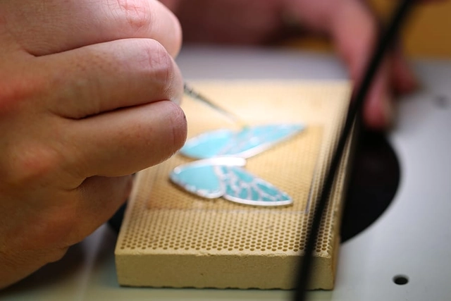 VanCleef-Emaille-Workshop-Butterfly-Painting.jpg VanCleef-Emaille-Workshop-Butterfly-Painting.jpg
